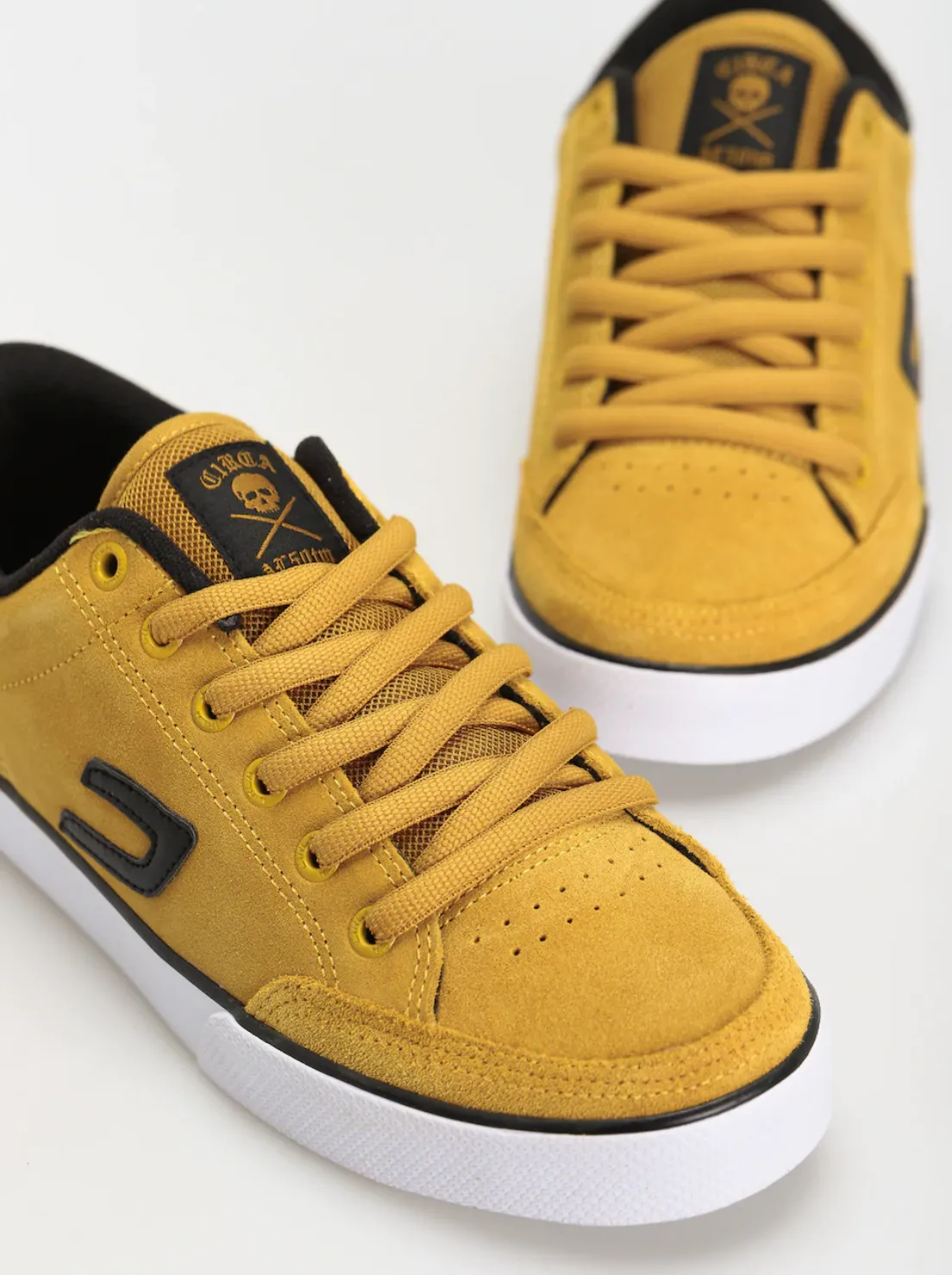 AL 50 TM Oak Buff/Black/White