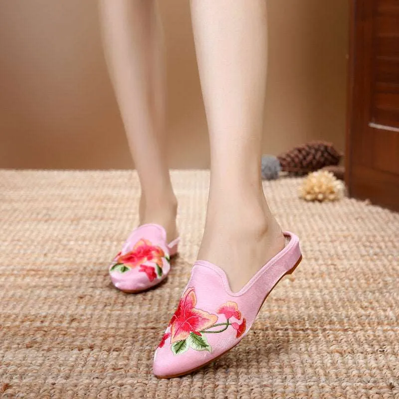 Chinese Embroidery slipper, Women's Slip-on, shoes, flower pattern, Embroidered Mule, Low heel