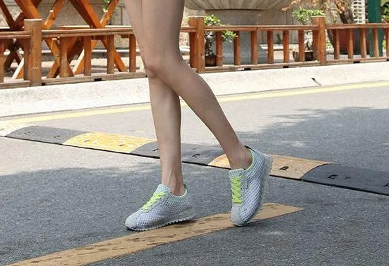 Women's Flat Outdoor Walking Sneakers